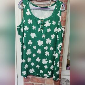 Women's Dolnine plus size 14W clover tank top with wooden button accents. NWT